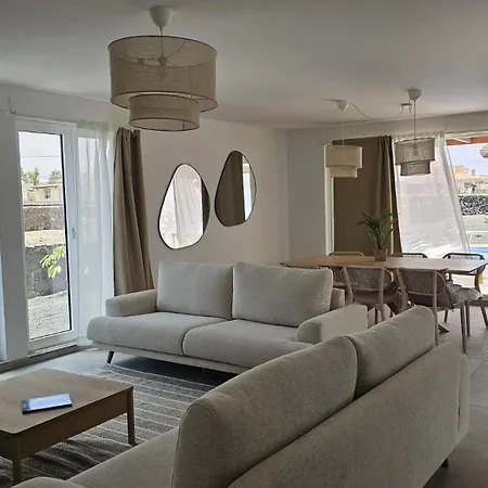 Utopia, Villa Lajares