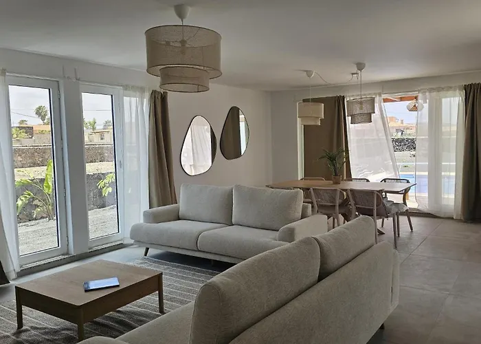 Utopia, Villa Lajares