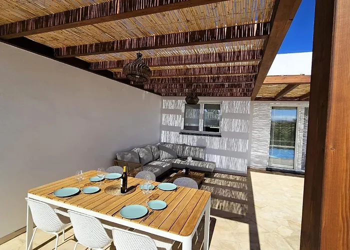 Utopia, Villa Lajares