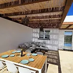 Utopia, Villa Lajares