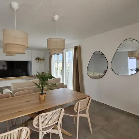 Utopia, * لاجاريس