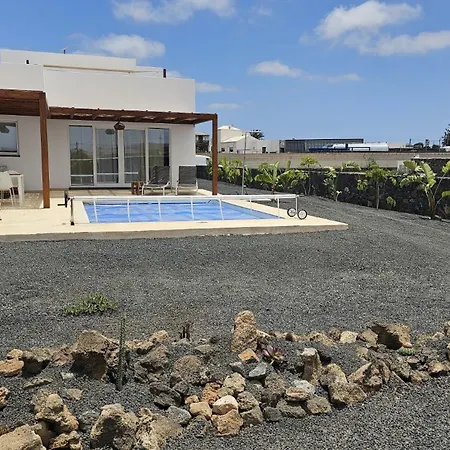 Utopia, * לאחארס