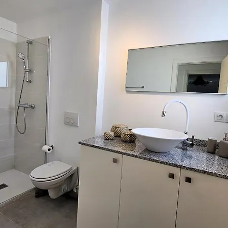 فيلة Utopia, لاجاريس