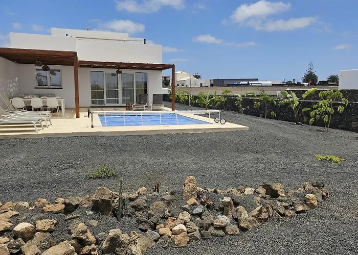 Utopia, * לאחארס