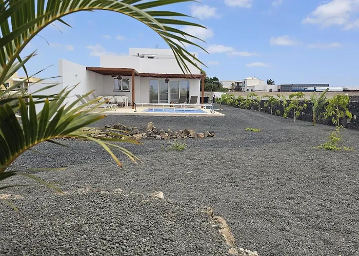 וילה Utopia, לאחארס