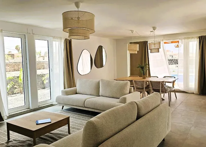 וילה Utopia, לאחארס