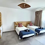 Utopia, Villa *